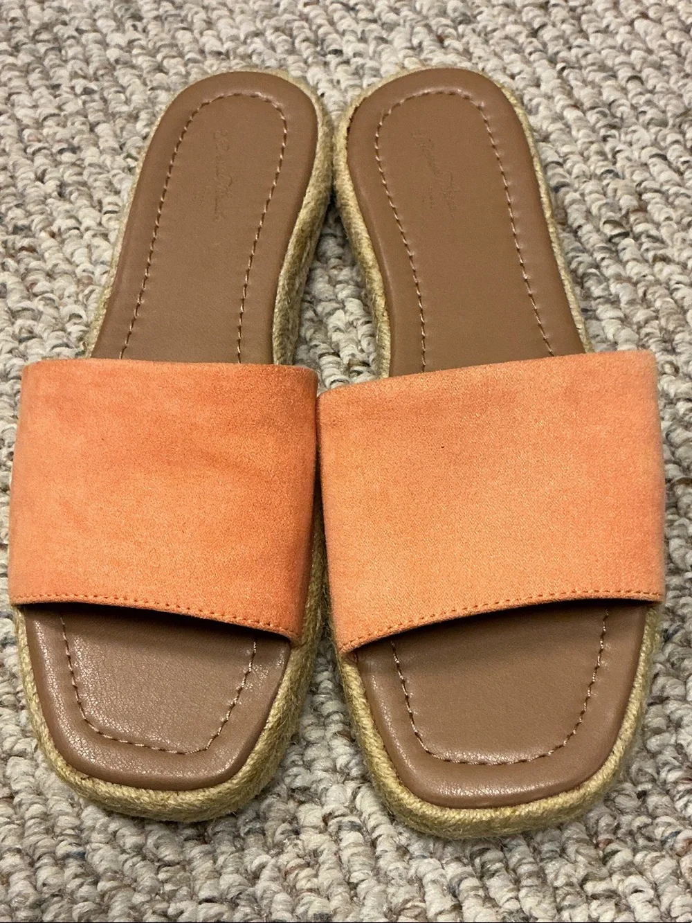 Universal Thread Women's Orange Slide Sandals. Size 8 1/2